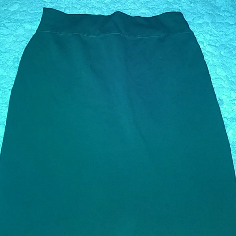 Body hugging dark green skirt